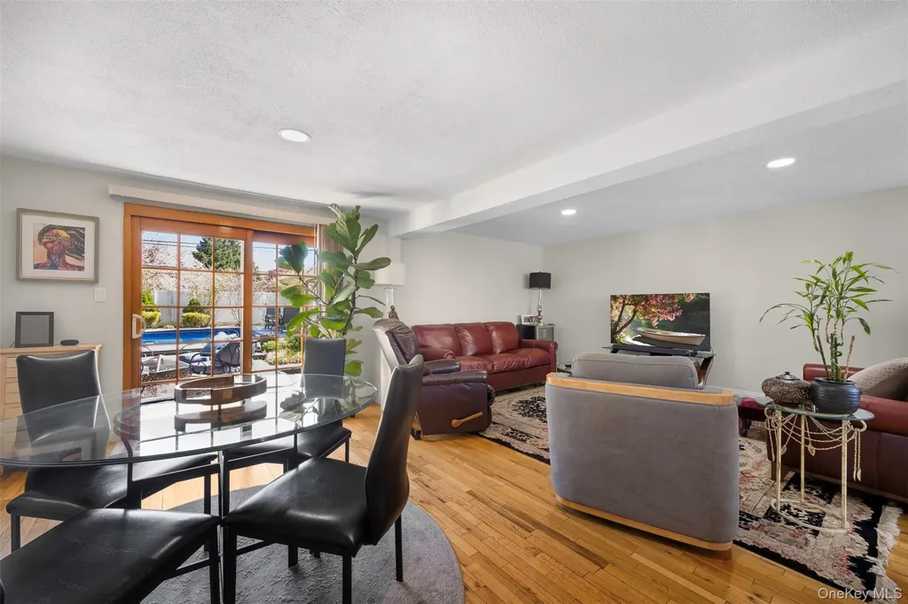 6 Linford Lane Melville NY 11747