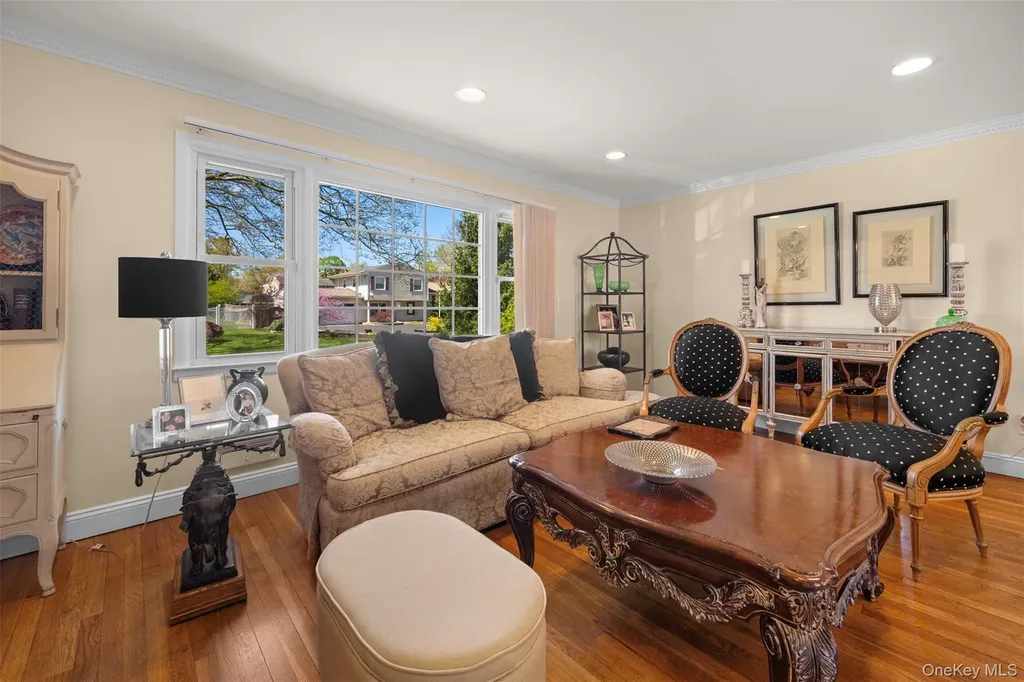 6 Linford Lane Melville NY 11747
