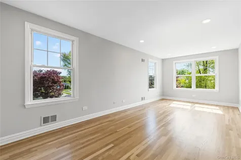 21 Keogh Lane New Rochelle NY 10805