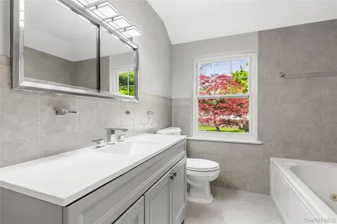 21 Keogh Lane New Rochelle NY 10805