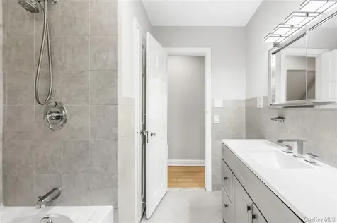 21 Keogh Lane New Rochelle NY 10805