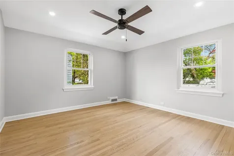 21 Keogh Lane New Rochelle NY 10805