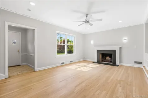 21 Keogh Lane New Rochelle NY 10805