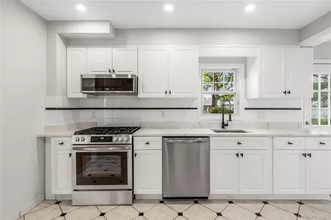 21 Keogh Lane New Rochelle NY 10805