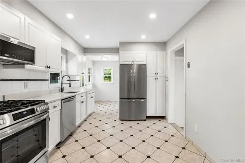 21 Keogh Lane New Rochelle NY 10805