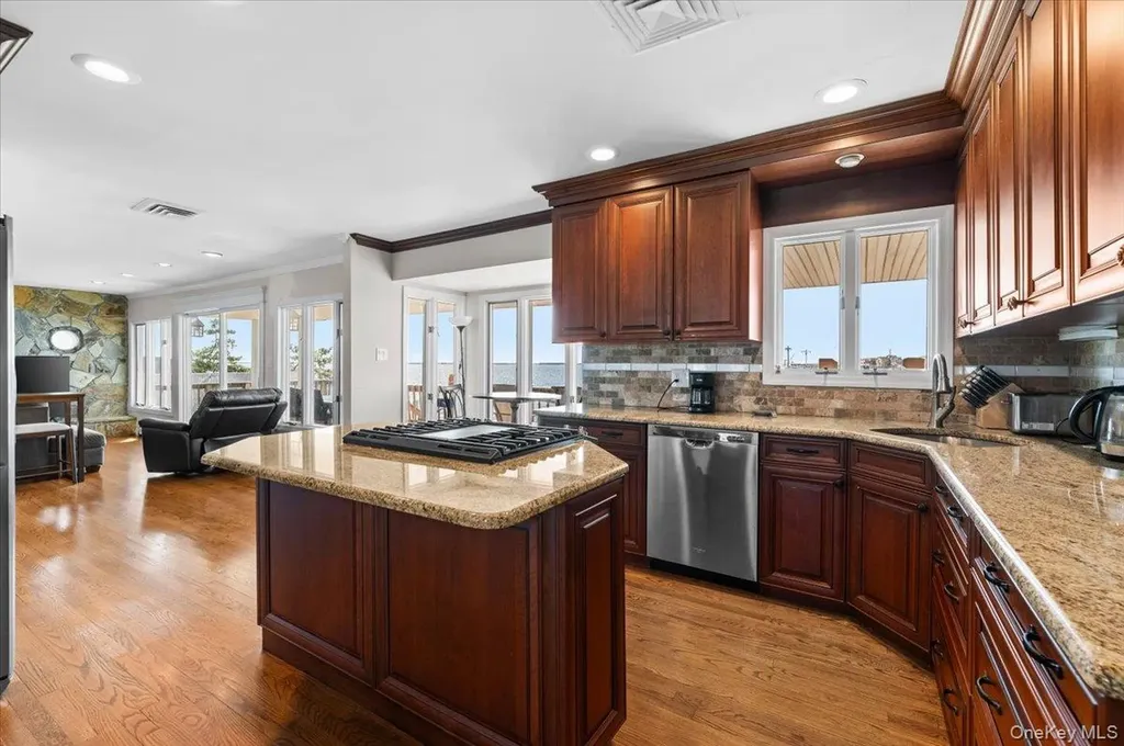 160 Sequams Lane W West Islip NY 11795
