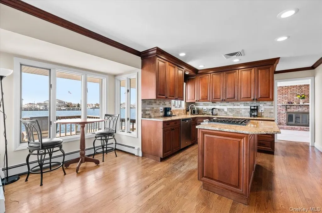 160 Sequams Lane W West Islip NY 11795