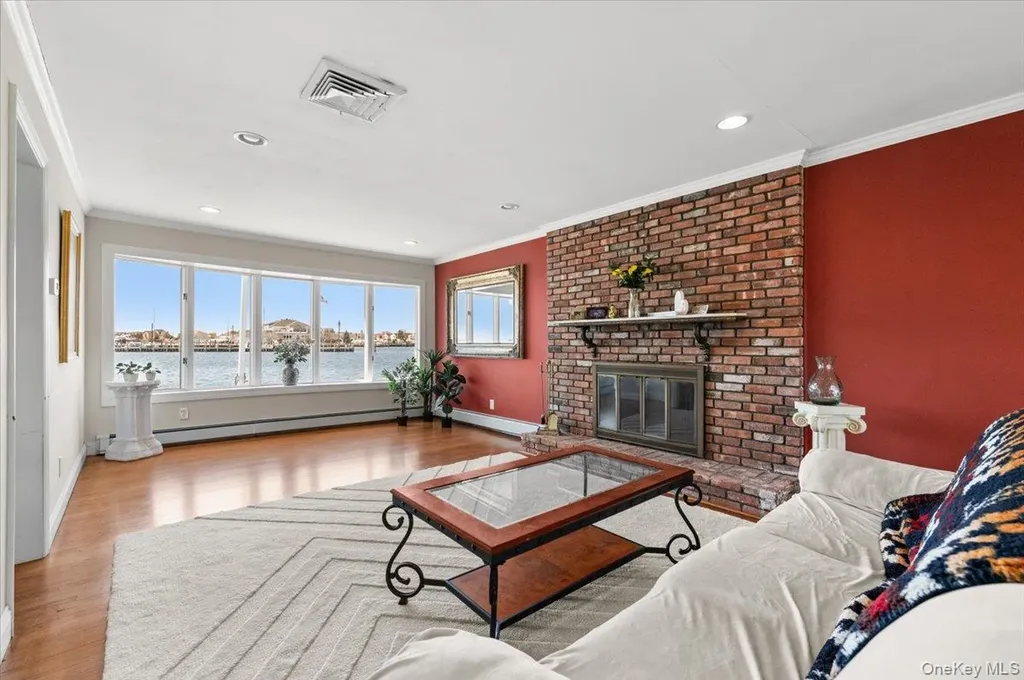 160 Sequams Lane W West Islip NY 11795