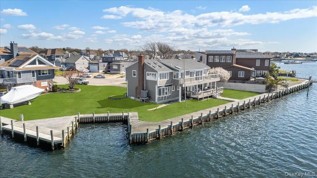 160 Sequams Lane W West Islip NY 11795