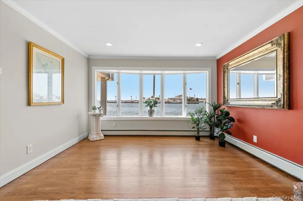 160 Sequams Lane W West Islip NY 11795