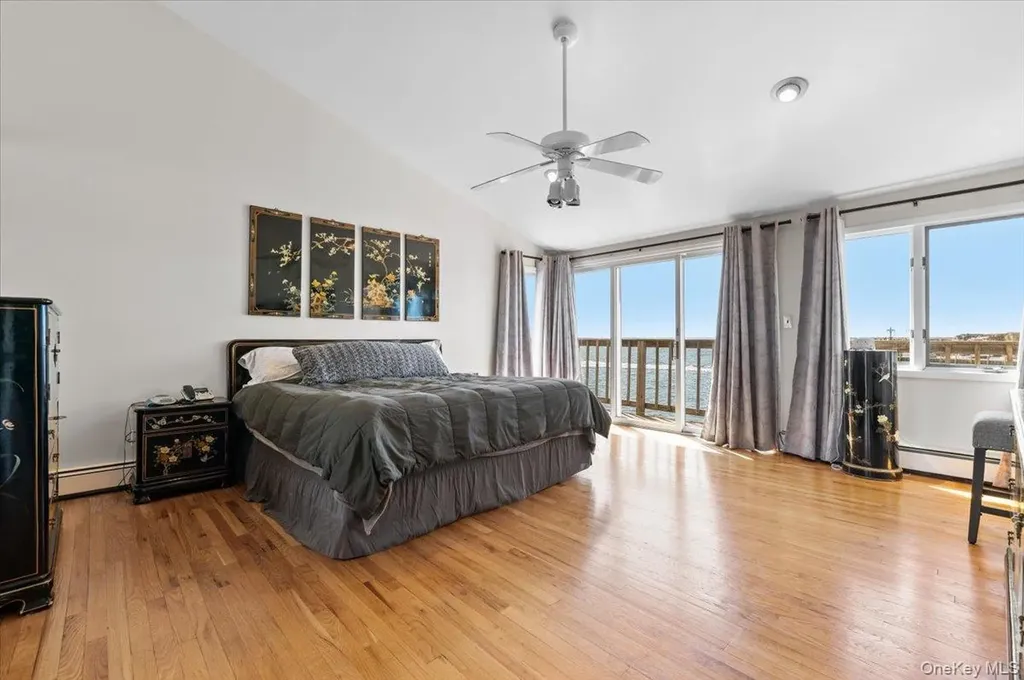160 Sequams Lane W West Islip NY 11795