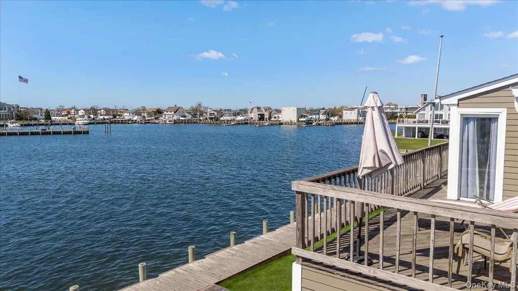 160 Sequams Lane W West Islip NY 11795