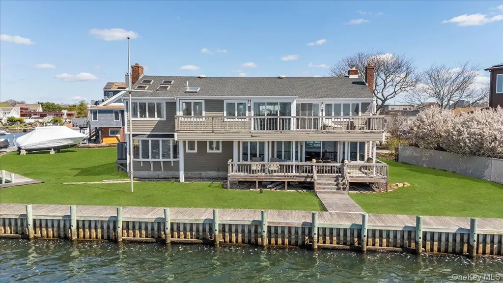 160 Sequams Lane W West Islip NY 11795