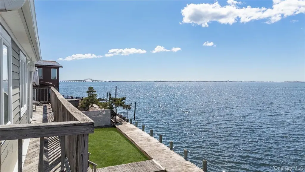 160 Sequams Lane W West Islip NY 11795