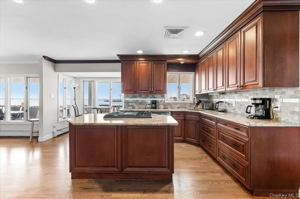 160 Sequams Lane W West Islip NY 11795