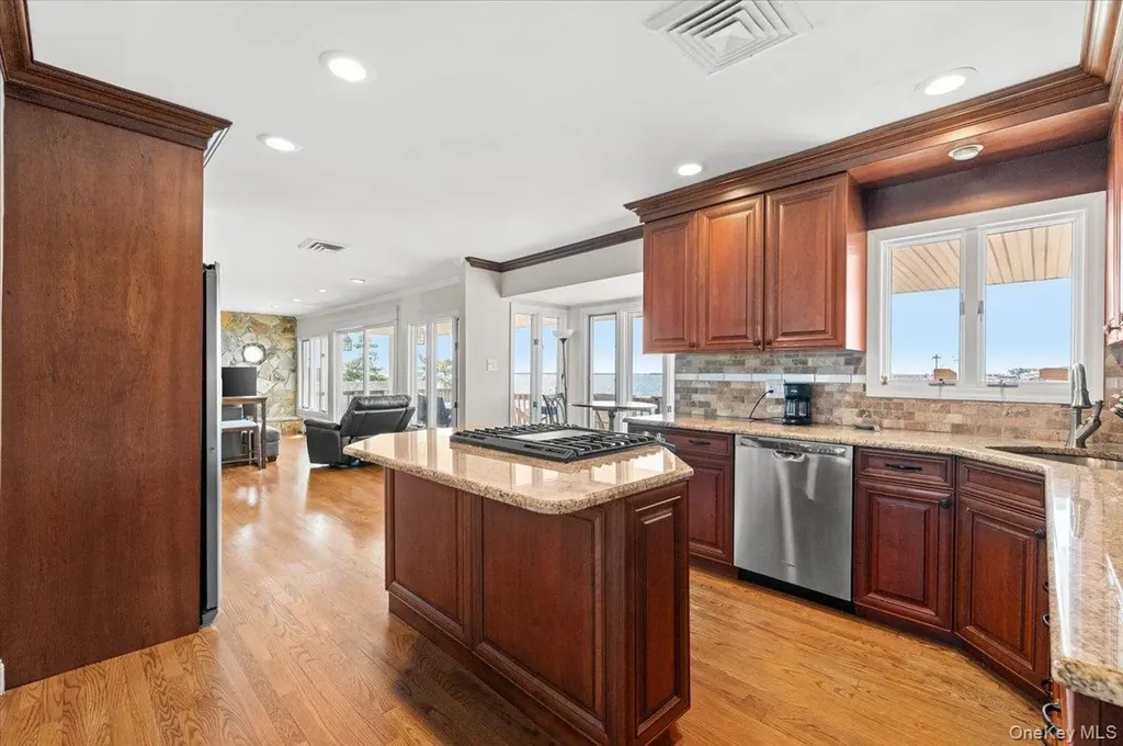 160 Sequams Lane W West Islip NY 11795