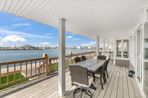 160 Sequams Lane W West Islip NY 11795