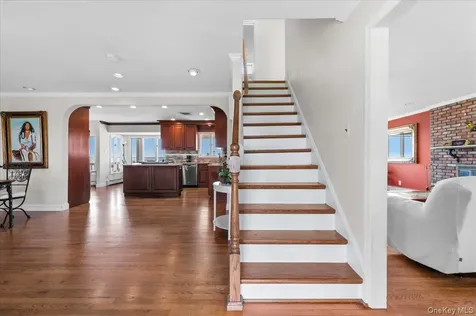 160 Sequams Lane W West Islip NY 11795