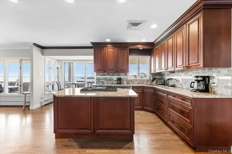 160 Sequams Lane W West Islip NY 11795