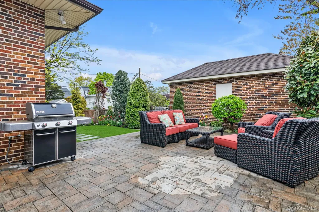 40 Harding Avenue Lynbrook NY 11563