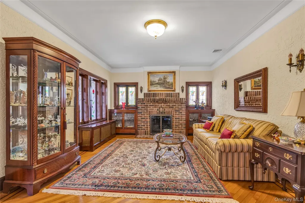 40 Harding Avenue Lynbrook NY 11563