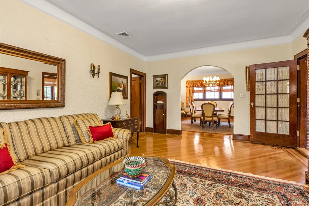 40 Harding Avenue Lynbrook NY 11563
