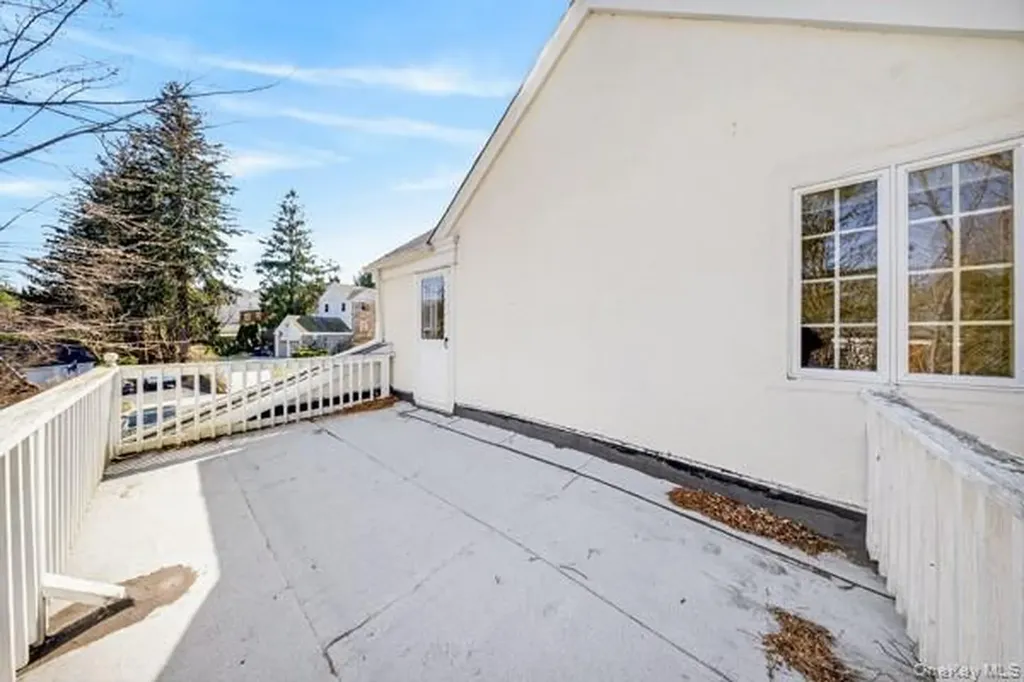 167 Old Mill Road Manhasset NY 11030