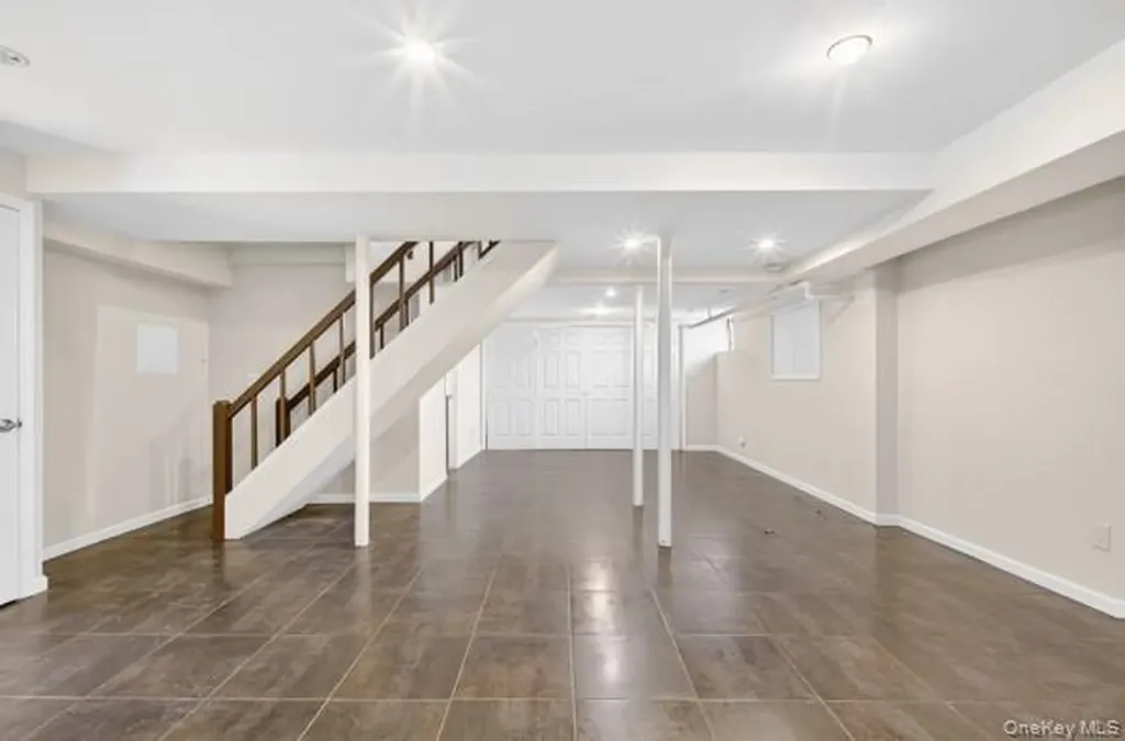 167 Old Mill Road Manhasset NY 11030