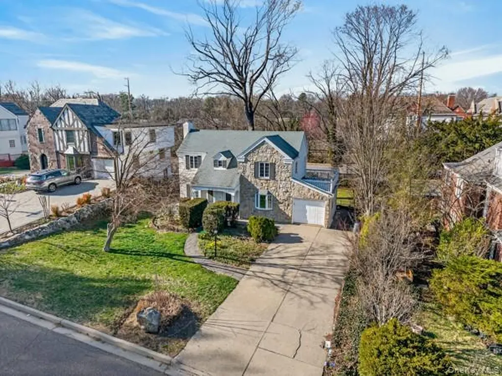 167 Old Mill Road Manhasset NY 11030