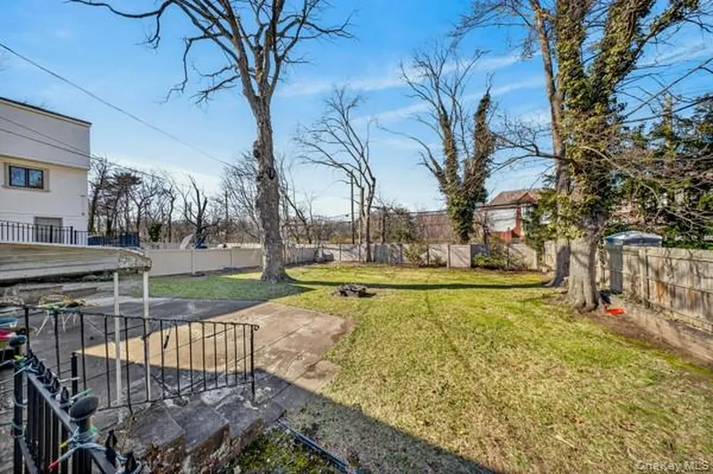 167 Old Mill Road Manhasset NY 11030