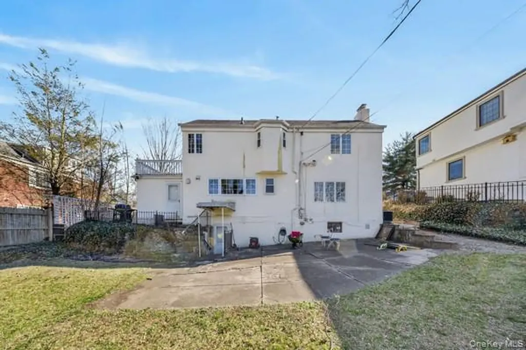 167 Old Mill Road Manhasset NY 11030