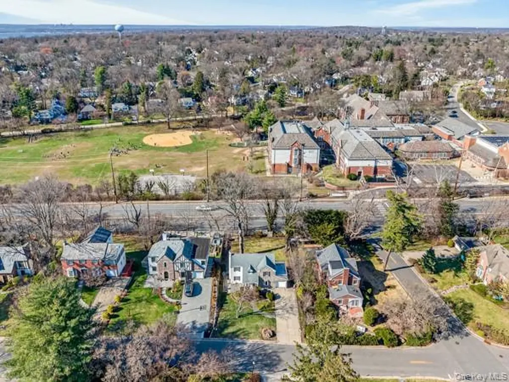 167 Old Mill Road Manhasset NY 11030