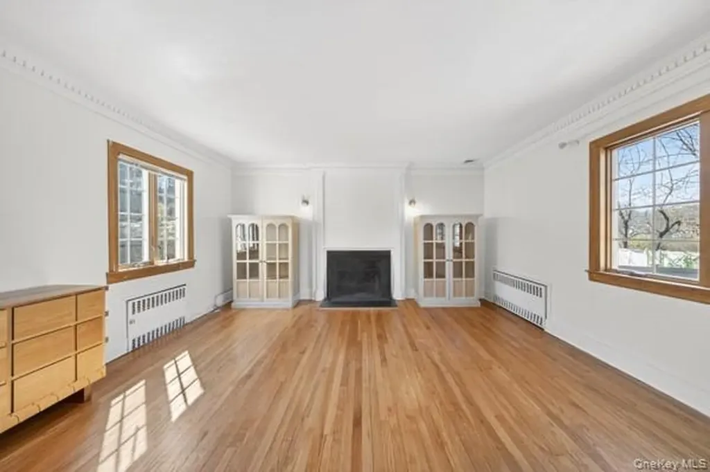 167 Old Mill Road Manhasset NY 11030