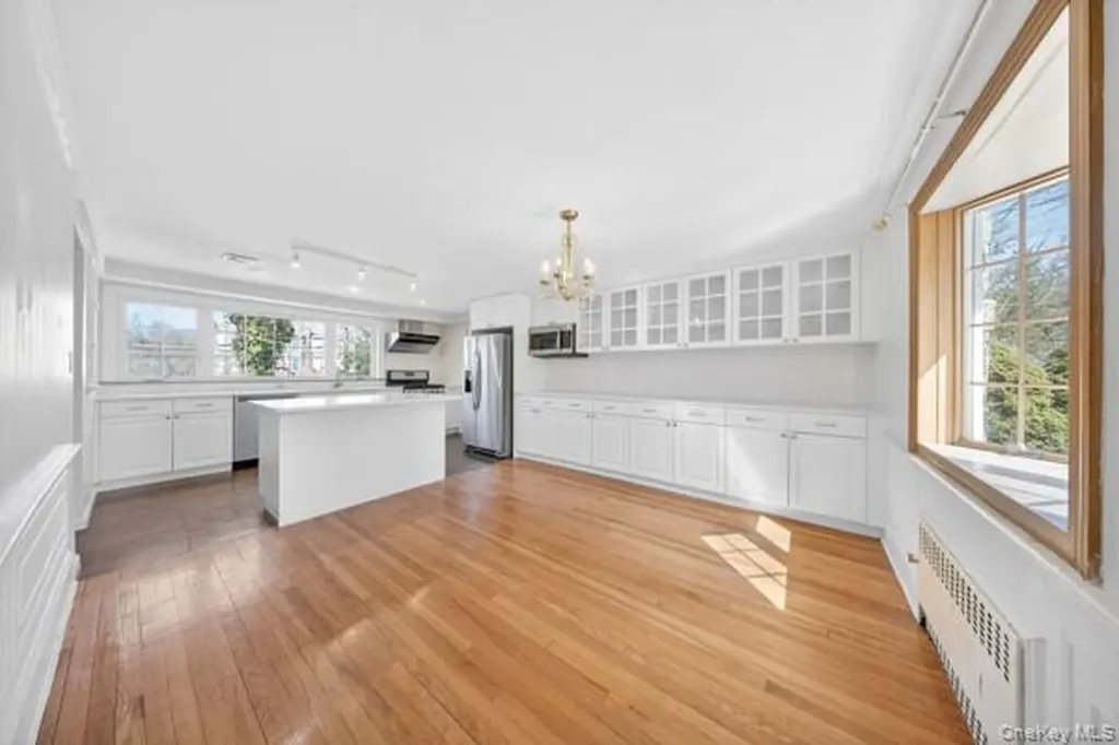 167 Old Mill Road Manhasset NY 11030