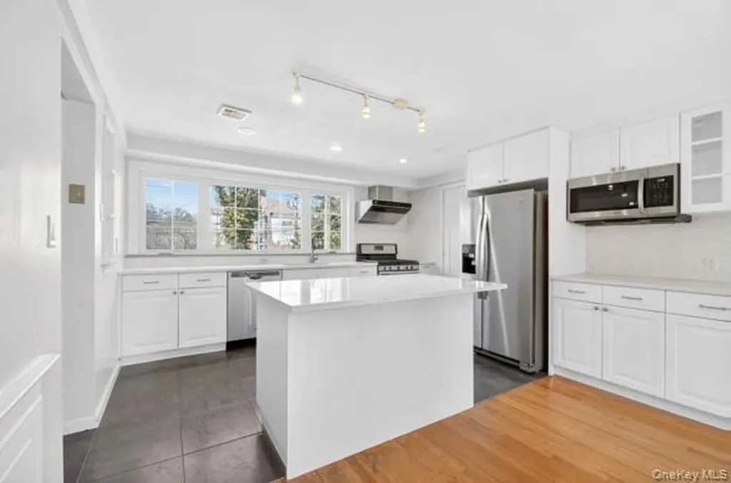 167 Old Mill Road Manhasset NY 11030
