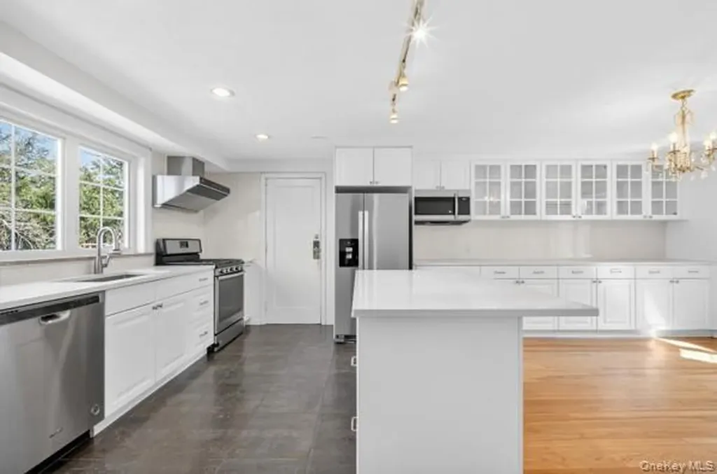 167 Old Mill Road Manhasset NY 11030