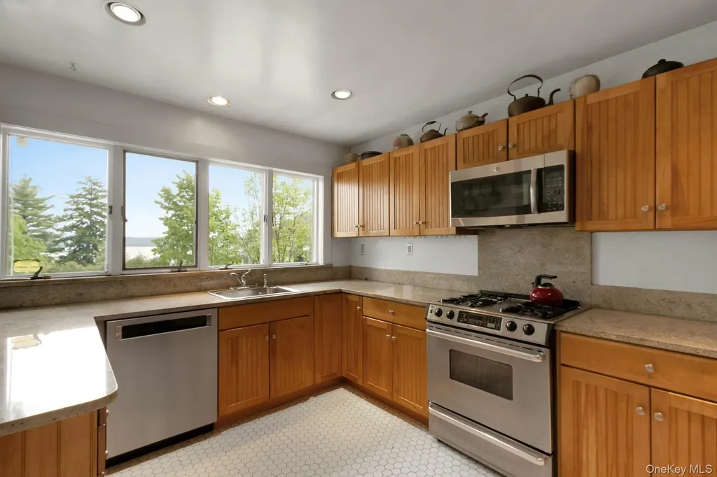 32 Laveta Place Nyack NY 10960