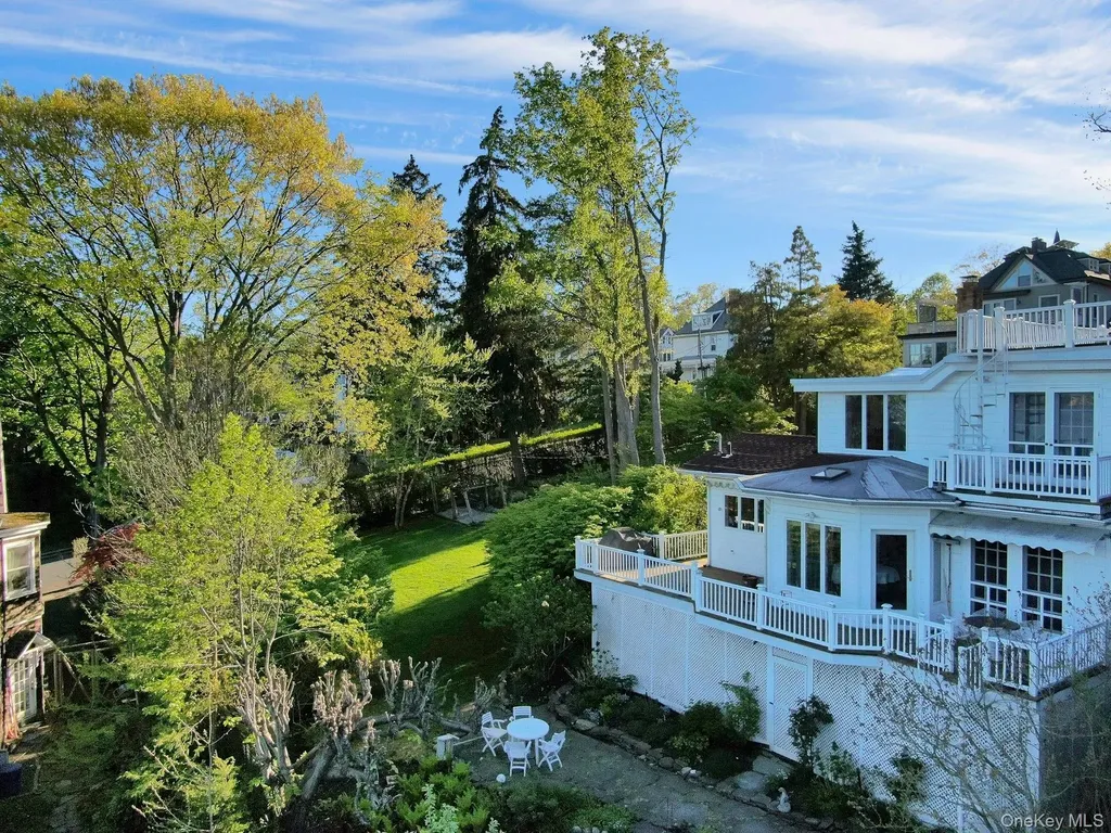 32 Laveta Place Nyack NY 10960