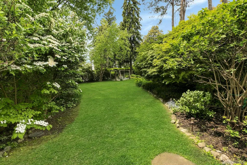 32 Laveta Place Nyack NY 10960