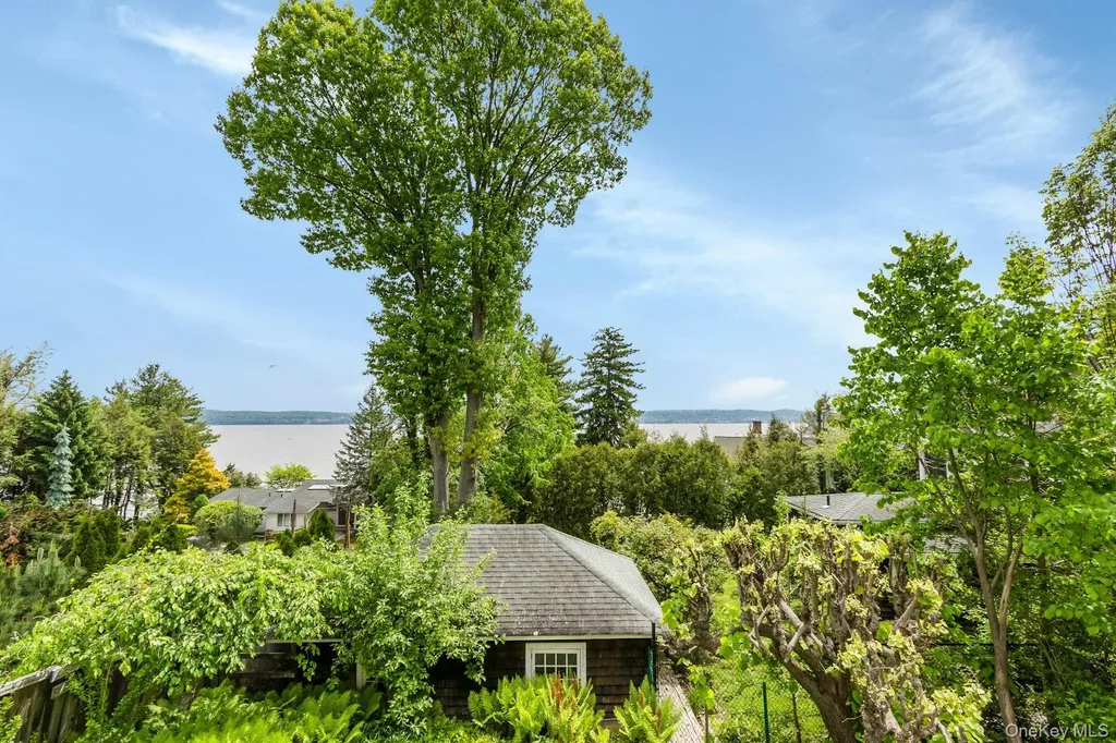 32 Laveta Place Nyack NY 10960