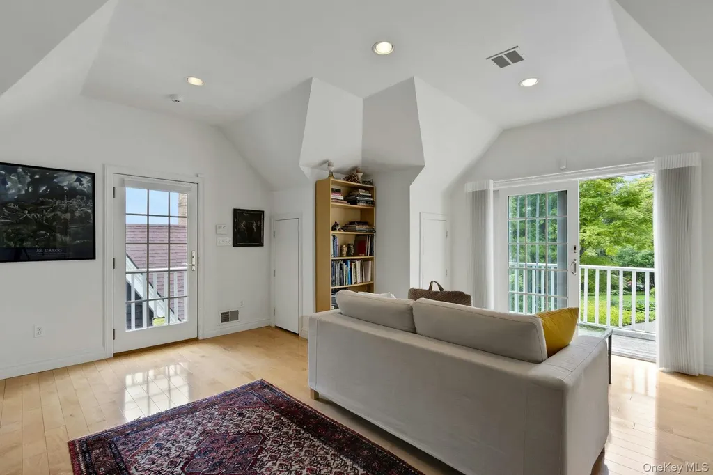 32 Laveta Place Nyack NY 10960