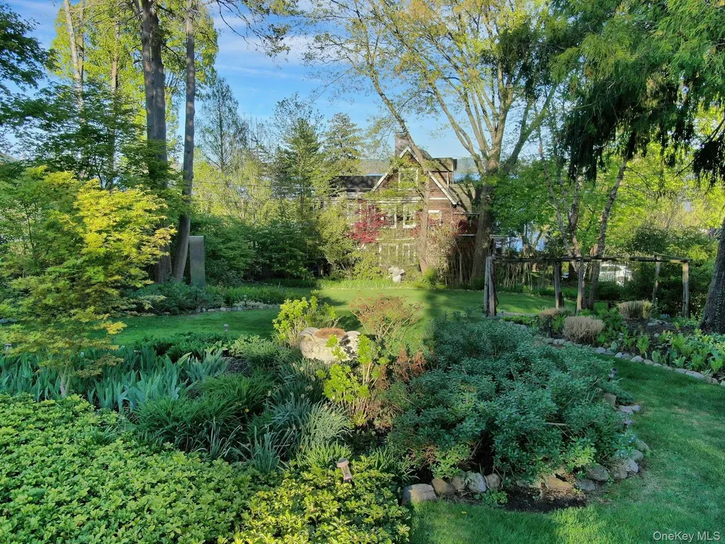 32 Laveta Place Nyack NY 10960