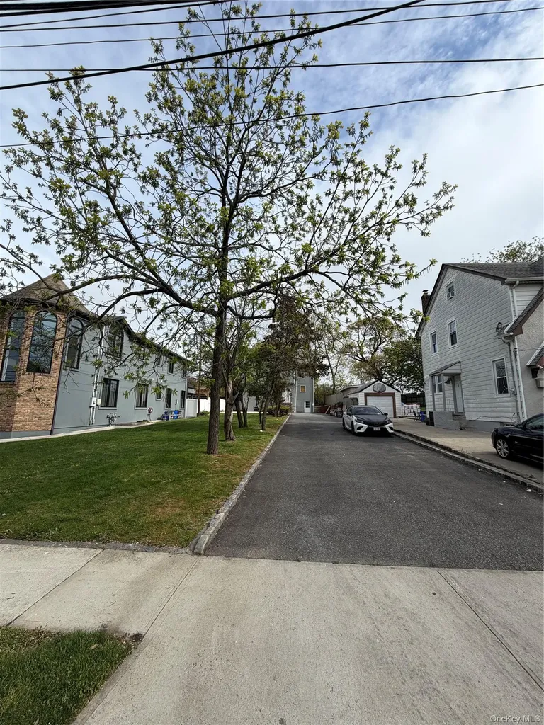 215 Spring Street Lawrence NY 11559