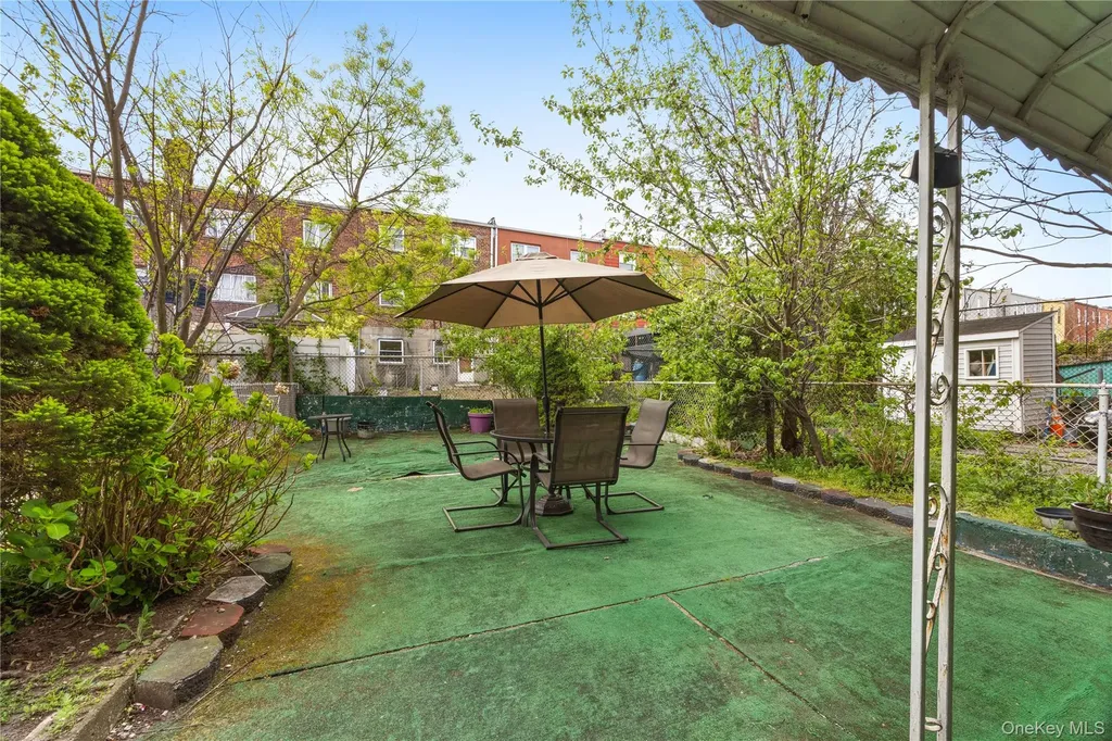 627 Commonwealth Avenue Bronx NY 10473