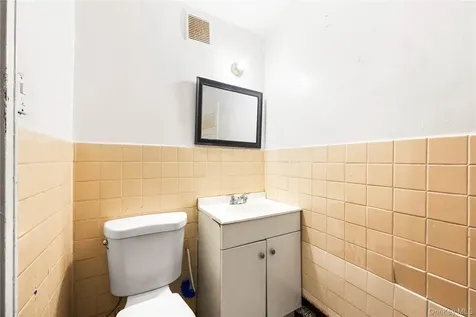 627 Commonwealth Avenue Bronx NY 10473