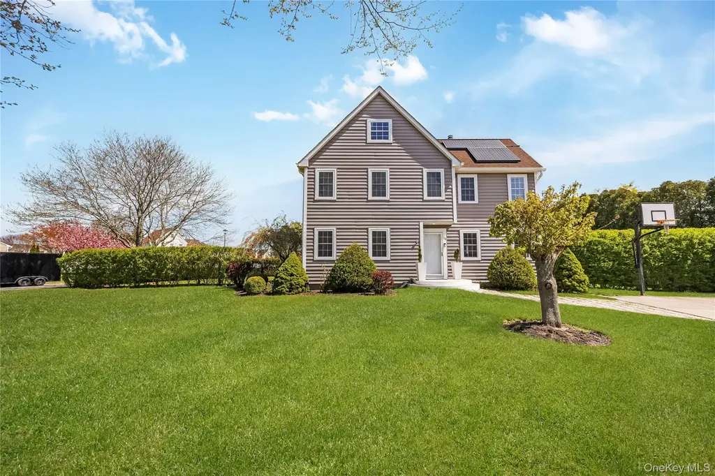 56 Arrowhead Avenue Riverhead NY 11901