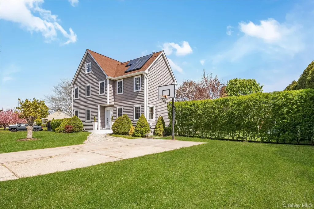 56 Arrowhead Avenue Riverhead NY 11901