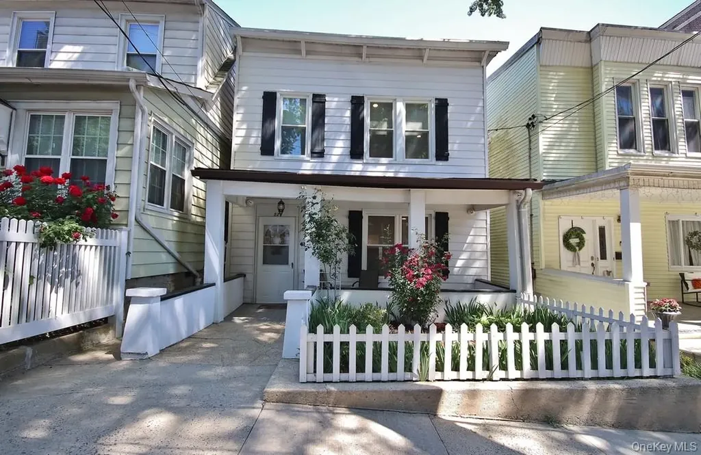 521 E 235th Street Bronx NY 10470