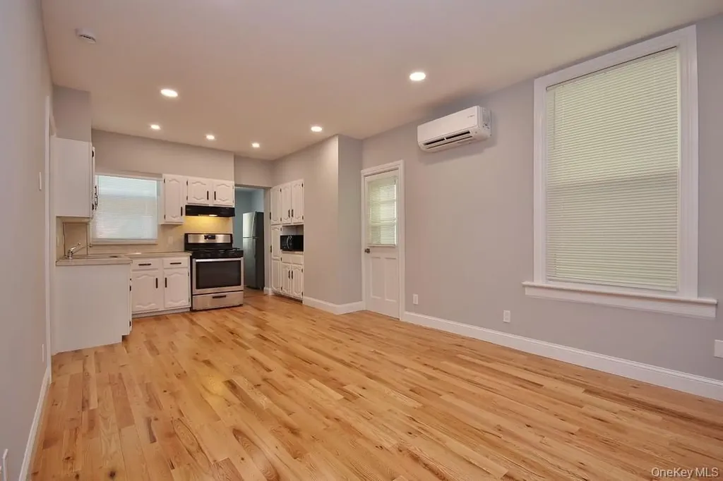 521 E 235th Street Bronx NY 10470