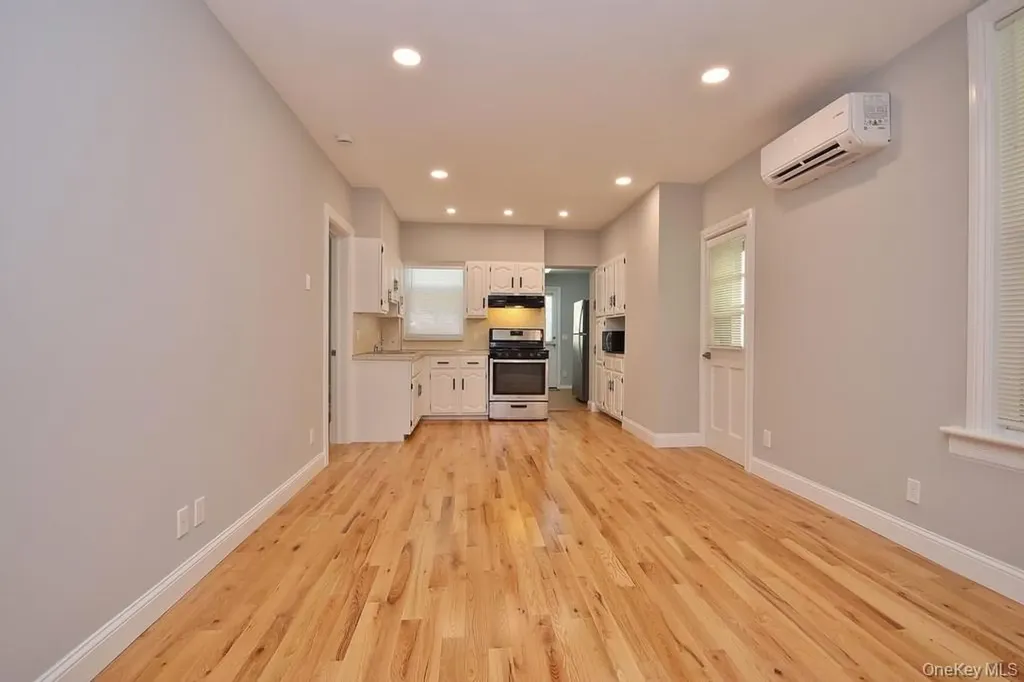 521 E 235th Street Bronx NY 10470